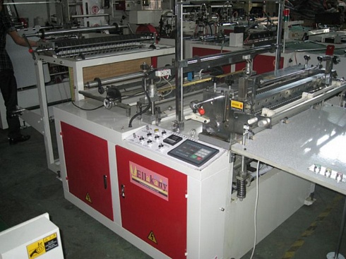 Двухуровневая четырехпоточная машина для производства пакетов "Майка" и с вырубной ручкой CP-400BSC-4L